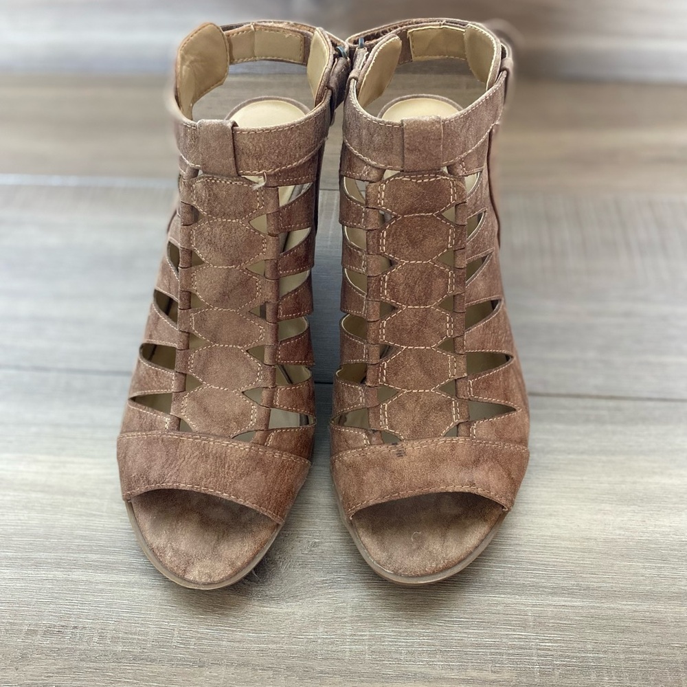 Naturalizer Brown Gladiator Sandals